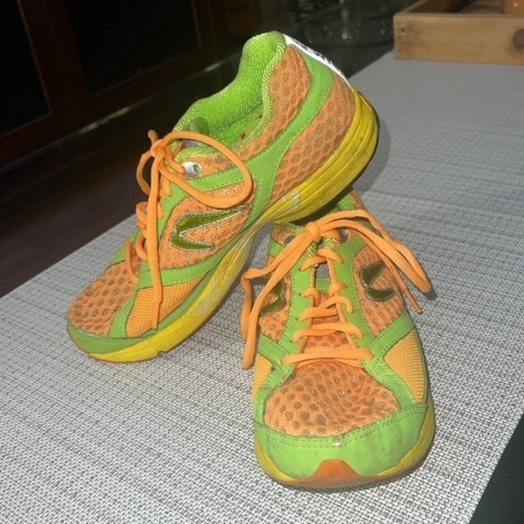 Newton Distance Running Shoes, size 39.5EUR. Or 8.5 US RUNS A LITTLE BIG - Picture 3 of 9